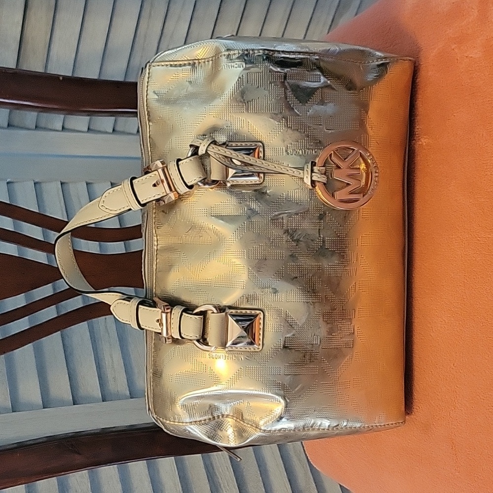Michael kors rose gold medium grayson satchel.